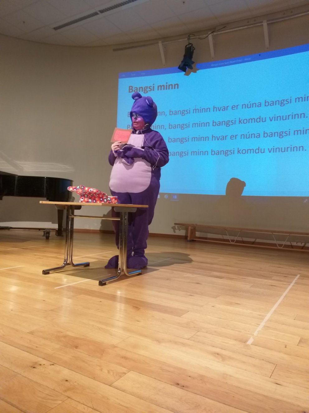 Vinabangsinn Blær í heimsókn