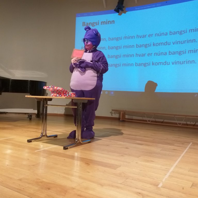 Vinabangsinn Blær í heimsókn