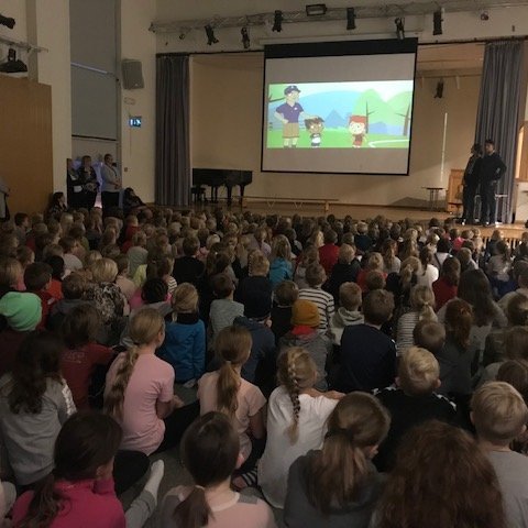 Nemendur hlýða á kynningu á Tuff-verkefninu.