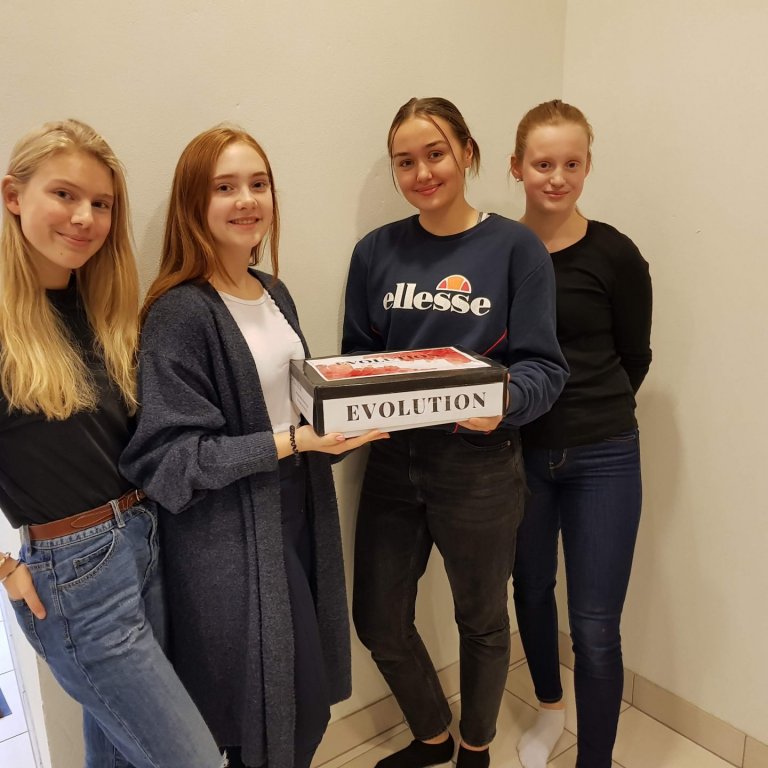 Nemendur búa til námsspil um jafnrétti og lýðræði