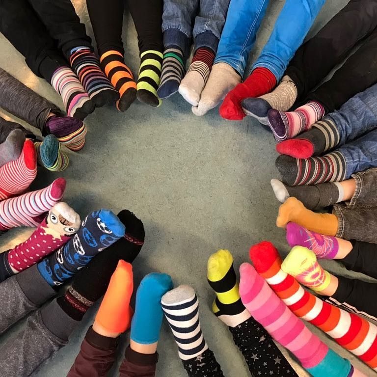 Mislitir sokkar á föstudaginn 20. mars - Alþjóðlegur dagur Downs heilkennis