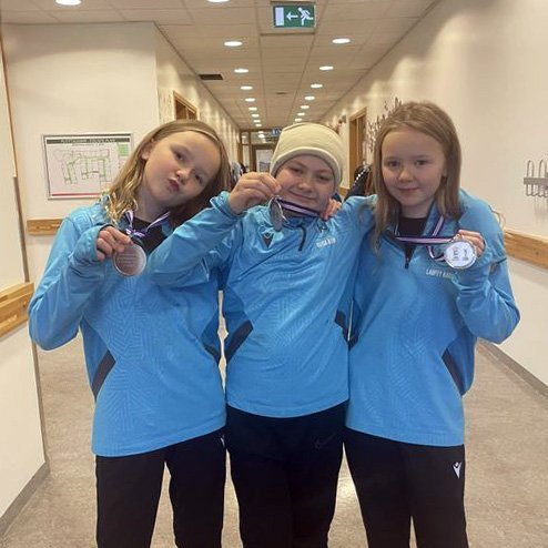 Stúlknasveit Hörðuvallaskóla: Laufey, Þórunn og Elísa.